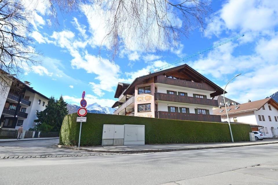 Property building, Day, Location