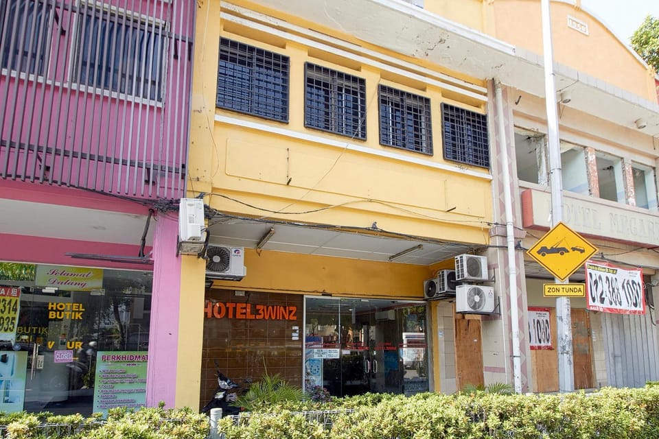 Facade/entrance