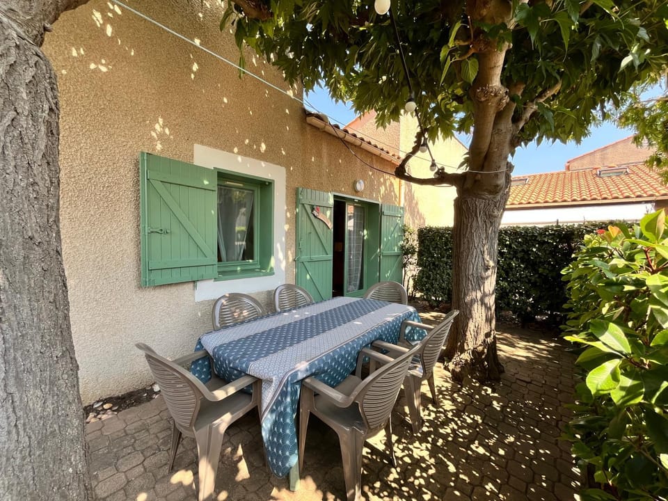 Patio, Dining area