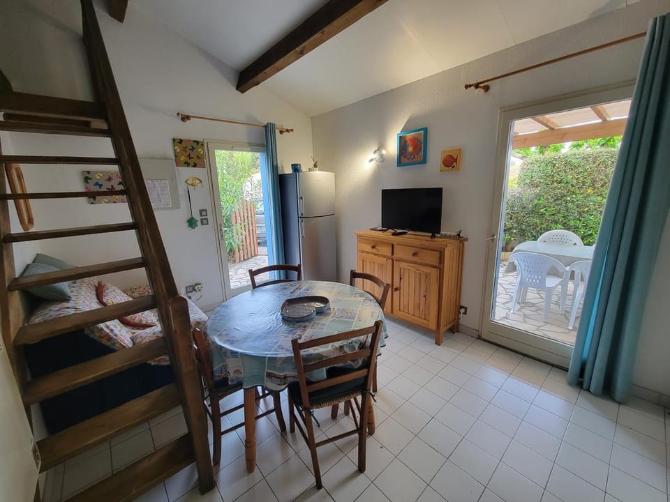 Jolie maison d'angle 4 couchages dans résidence privée à 300m de la mer PORTIRAGNES PLAGE LRHP47 Villa in Portiragnes
