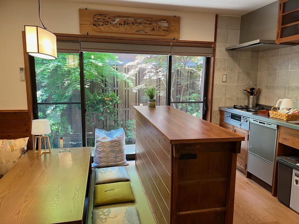 Kitchen or kitchenette, Garden view