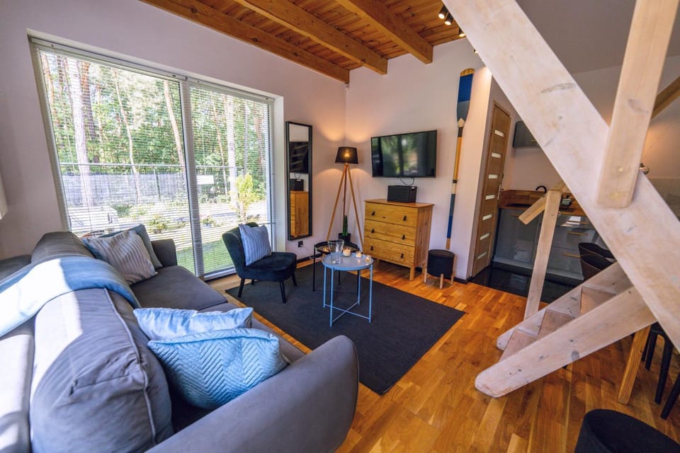 Communal lounge/ TV room, TV and multimedia, Living room, Seating area, Evening entertainment