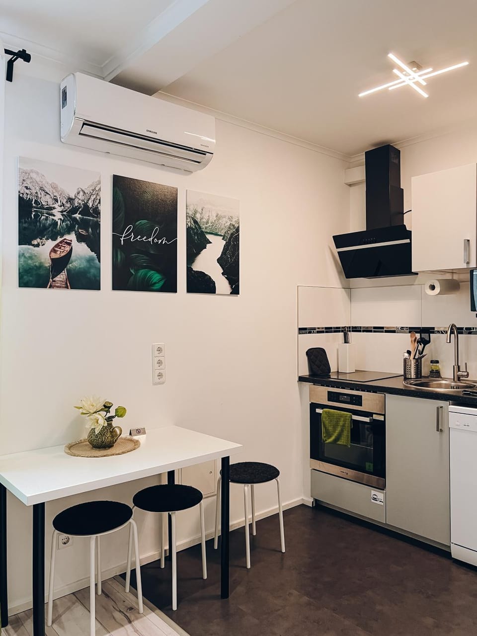 Kitchen or kitchenette, Dining area, oven, stove, air conditioner