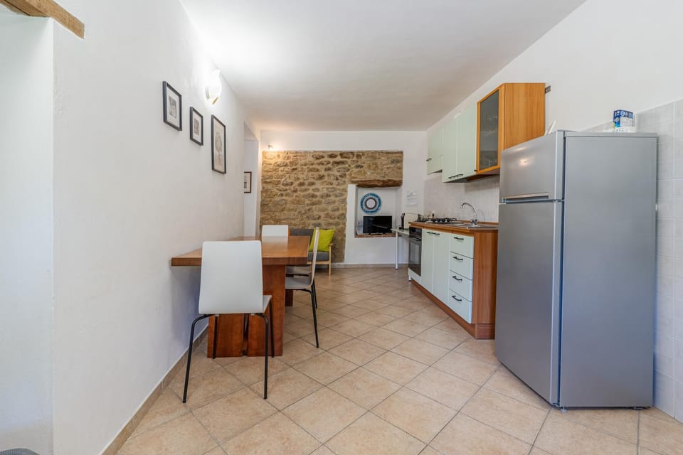 Kitchen or kitchenette, Dining area, Food, Meals, Lunch, oven, pet friendly, stove, kitchen