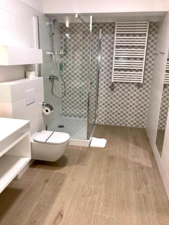 Shower, Toilet, Bathroom, towels
