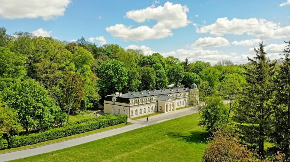 Property building, Facade/entrance, Day, Bird's eye view, Garden, Garden view