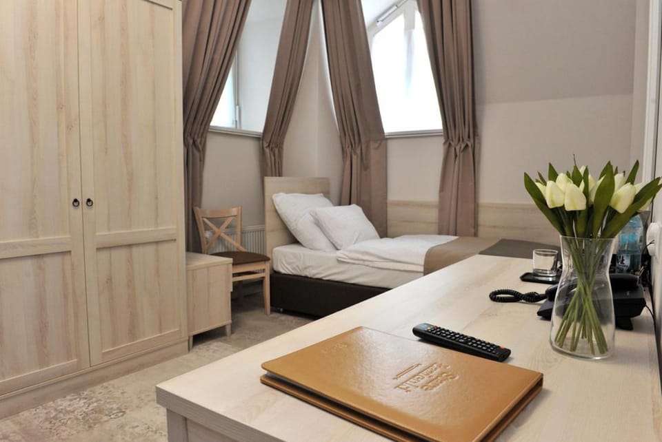 Bed, Photo of the whole room, Bedroom, hair dresser