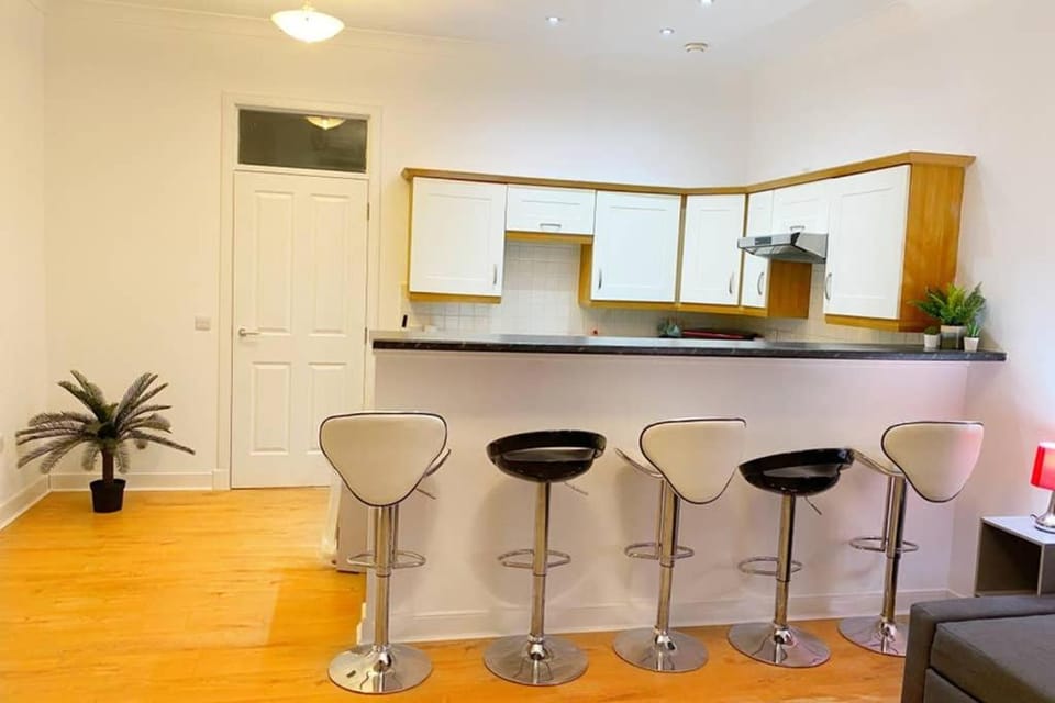 Kitchen or kitchenette, Lounge or bar, Dining area