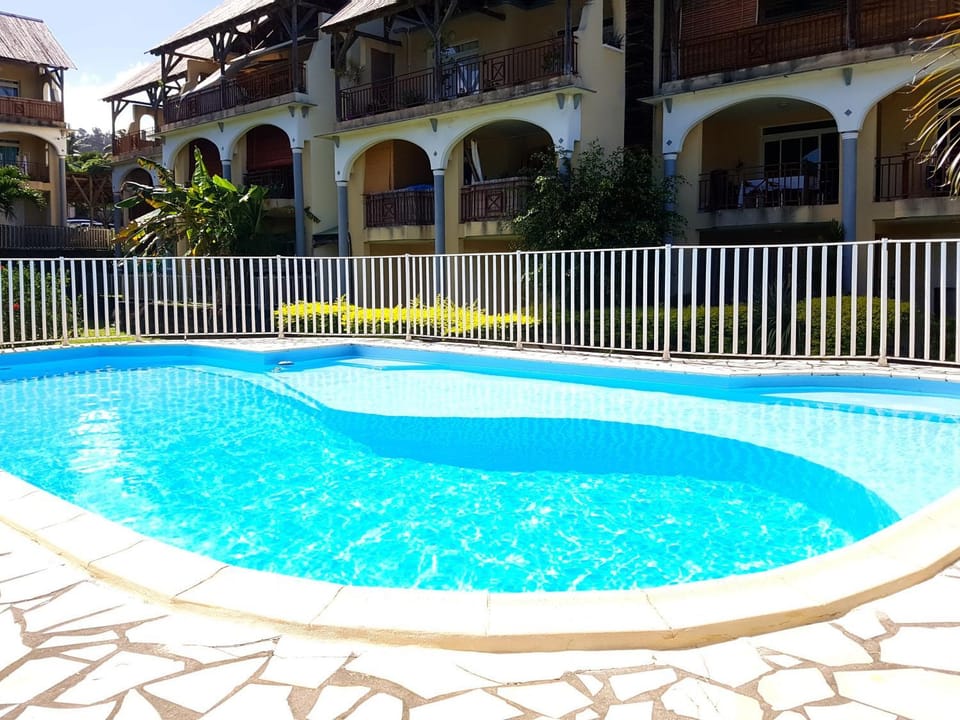 Property building, Swimming pool, Swimming pool