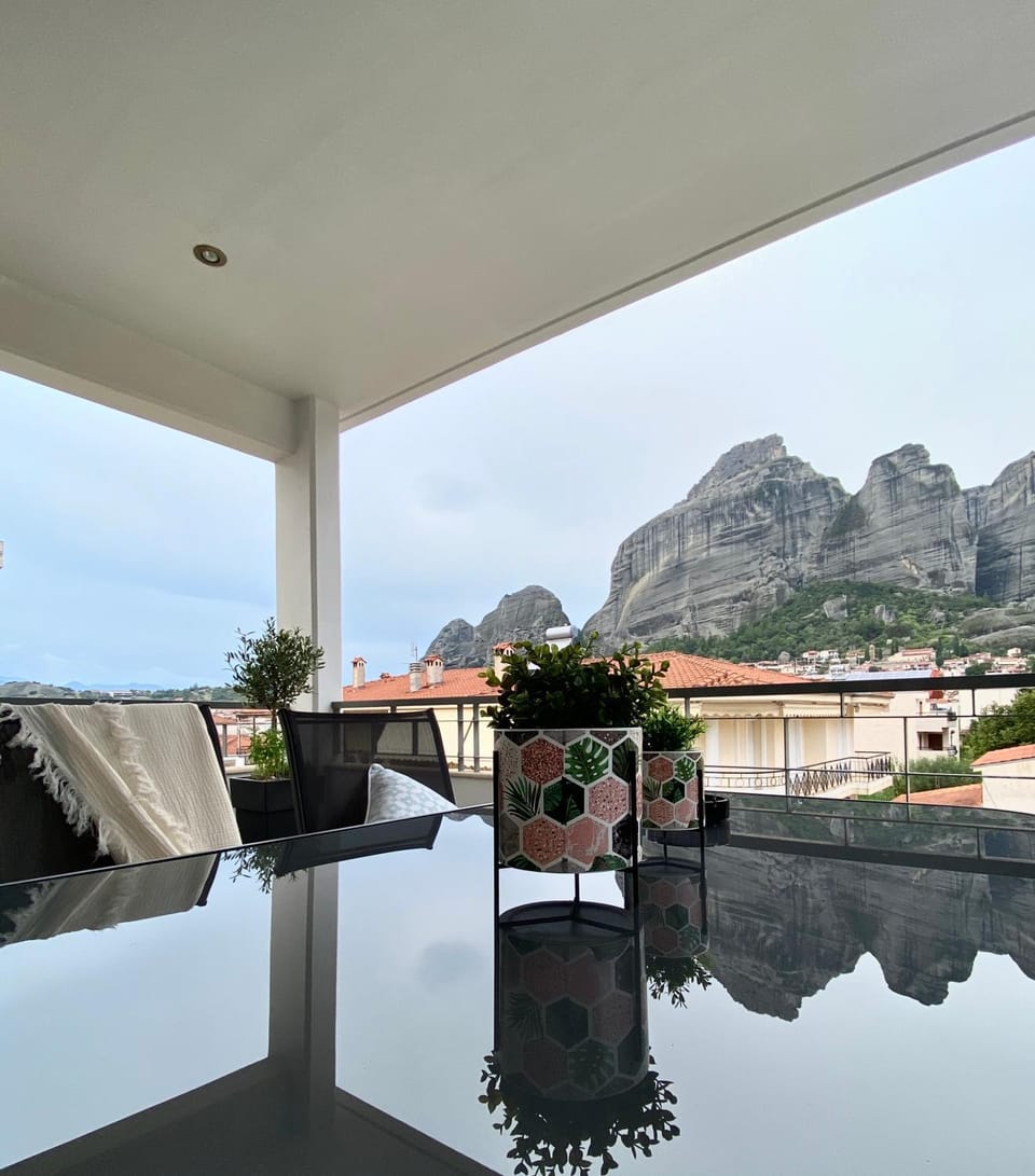 Balcony/Terrace, Living room, City view, Landmark view