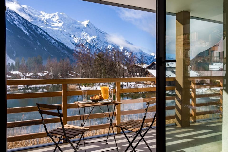 Balcony/Terrace, Mountain view