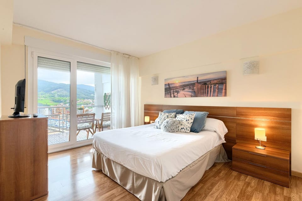 Coast & Beach View Parking Apartment in Bakio