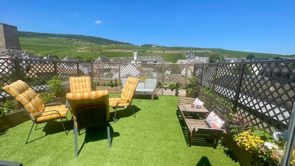 Garden, Balcony/Terrace, Mountain view