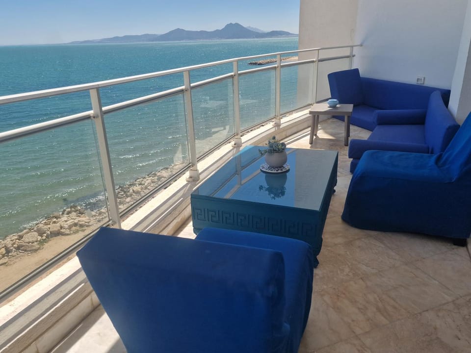 The bleu sea Apartment in Tunis Governorate, Tunisia