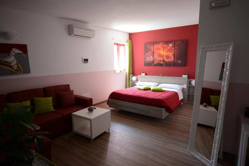 Day, Photo of the whole room