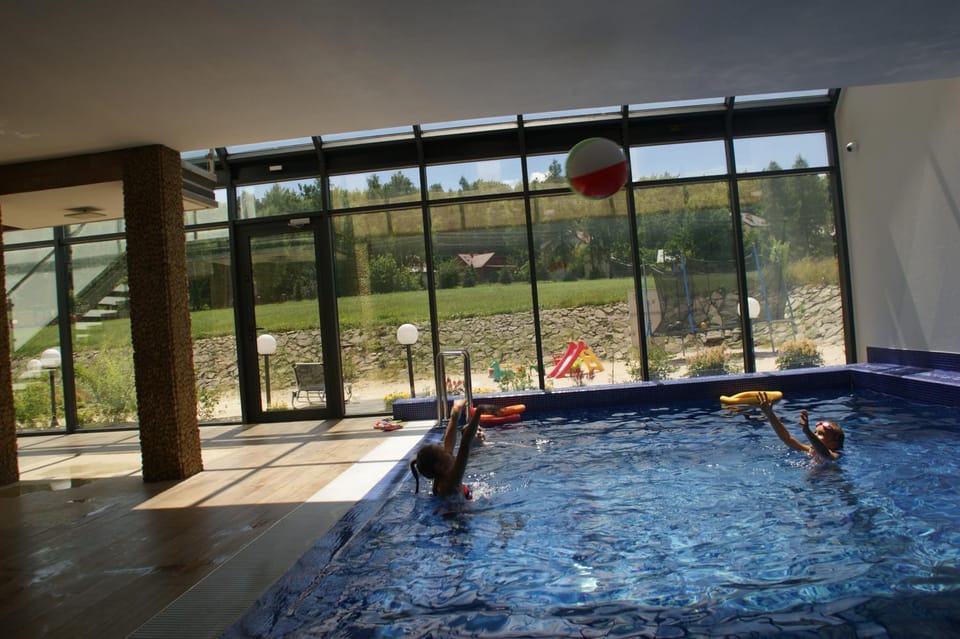 Swimming pool, children