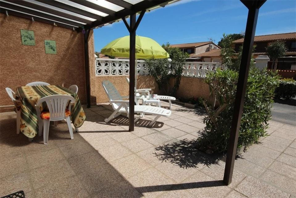 Patio, sunbed