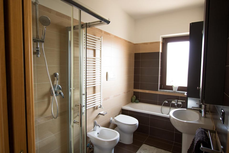Shower, Toilet, Bathroom, Bath