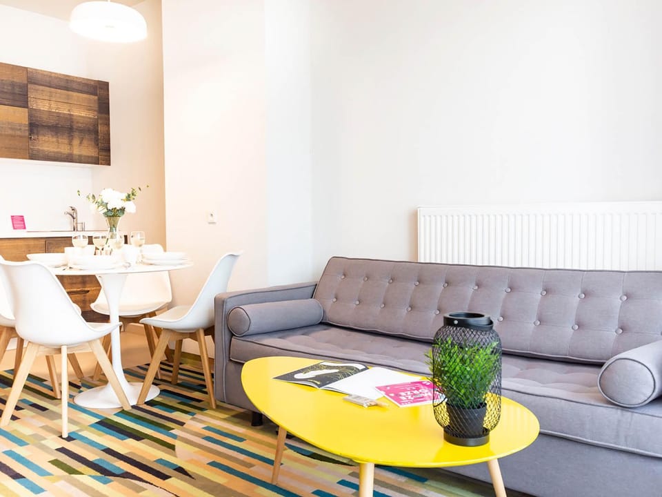 Living room, Seating area, Dining area
