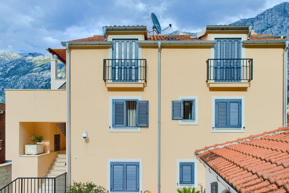 Balcony/Terrace, Beach, Garden view, Mountain view