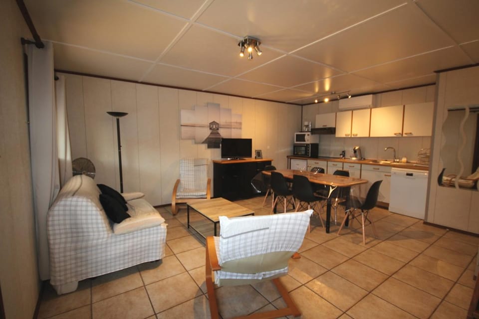 Kitchen or kitchenette, Living room, Dining area