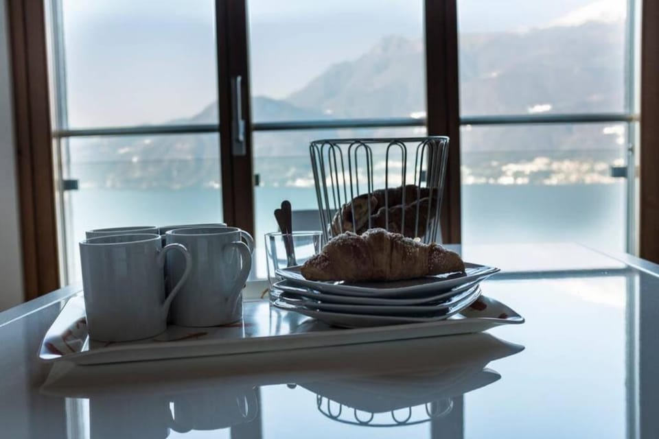 beautiful poolside and stunning lake view Gardenia House in Bellano