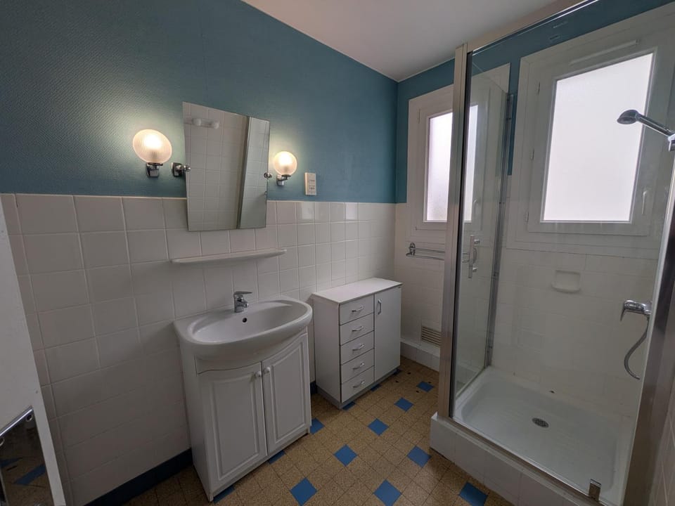 APPARTEMENT SPACIEUX à 60 M DE LA PLAGE location à la semaine du samedi au samedi Apartment in Carnac