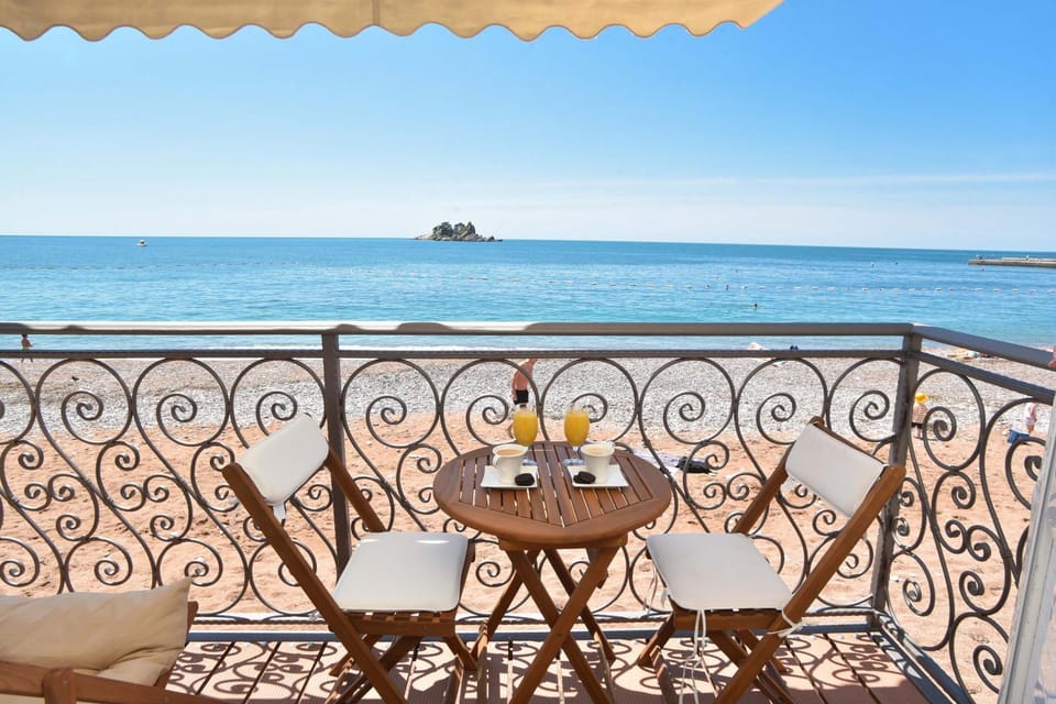 View (from property/room), Balcony/Terrace, Seating area, Beach, Sea view