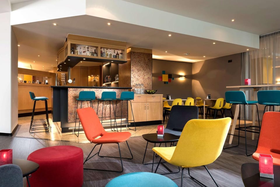 Restaurant/places to eat, Dining area, On site