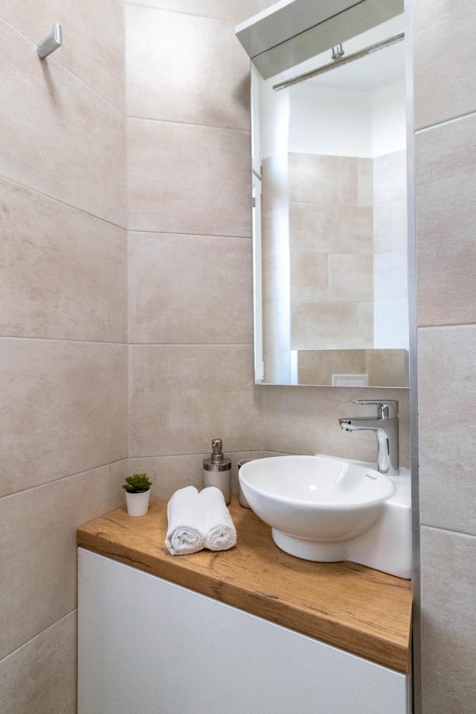Bathroom, towels