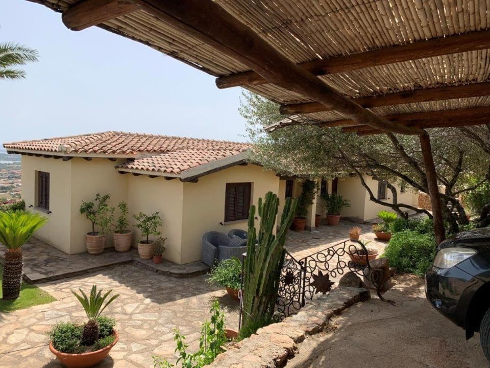 Facade/entrance, Garden