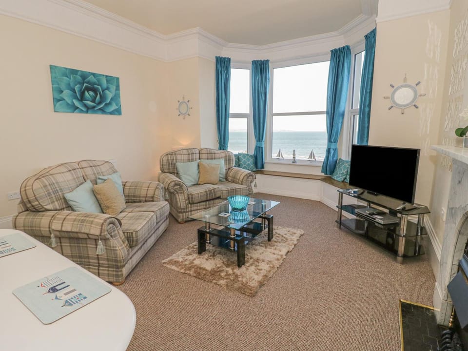 Llys Madoc, First Floor Flat Apartment in Wales