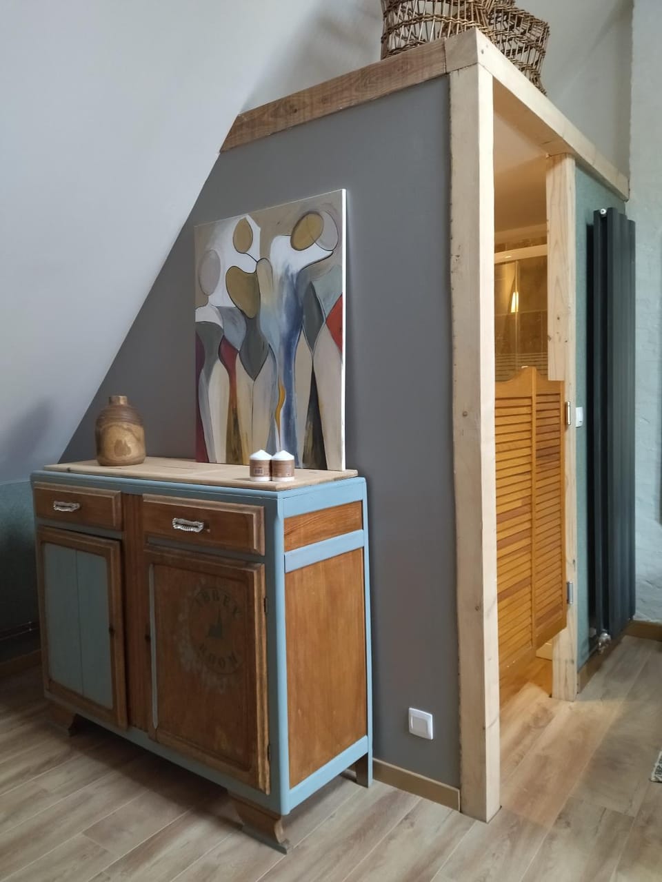 Bathroom, Photo of the whole room, Decorative detail, Seating area