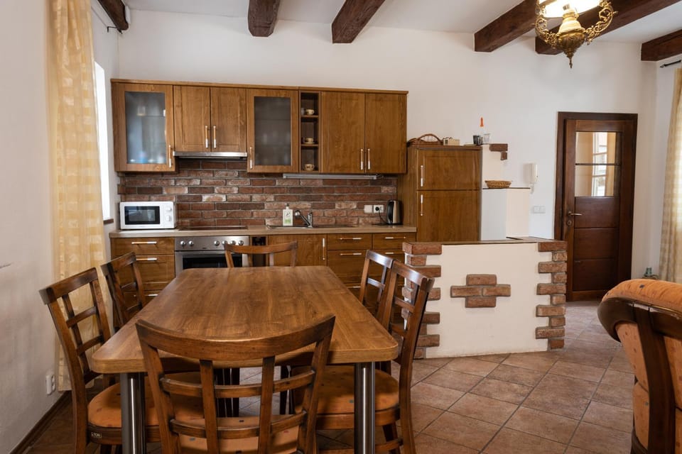 Dining area, kitchen