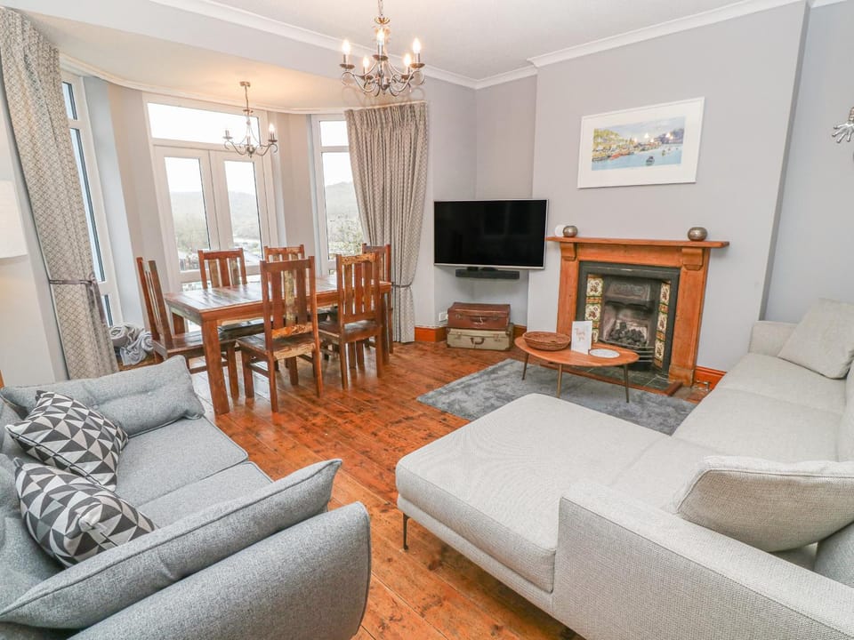 Elmbank House in Looe