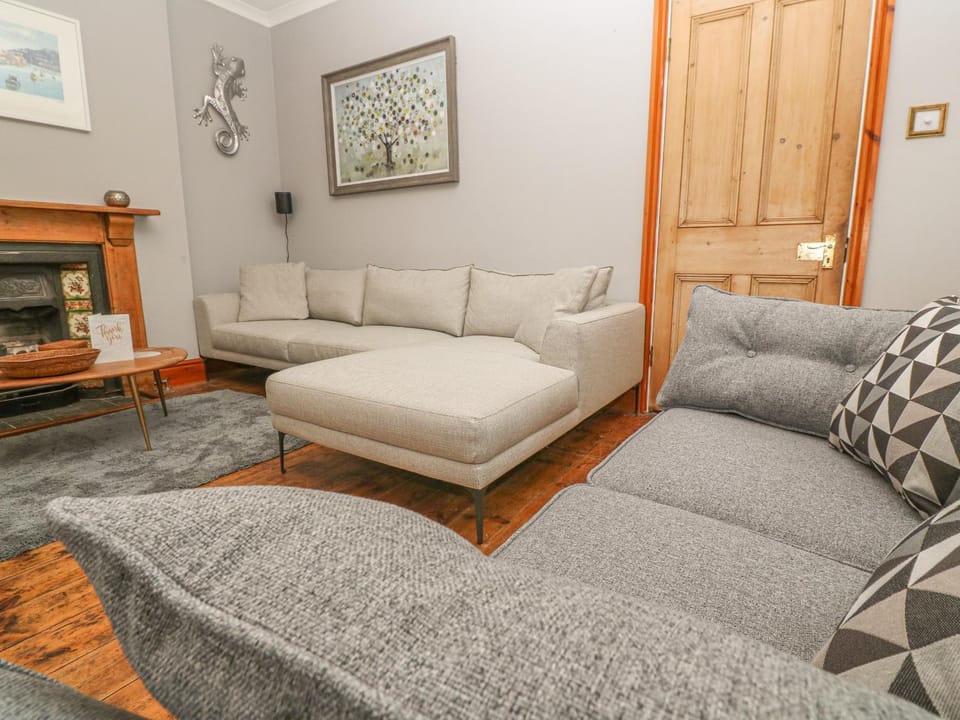 Elmbank House in Looe