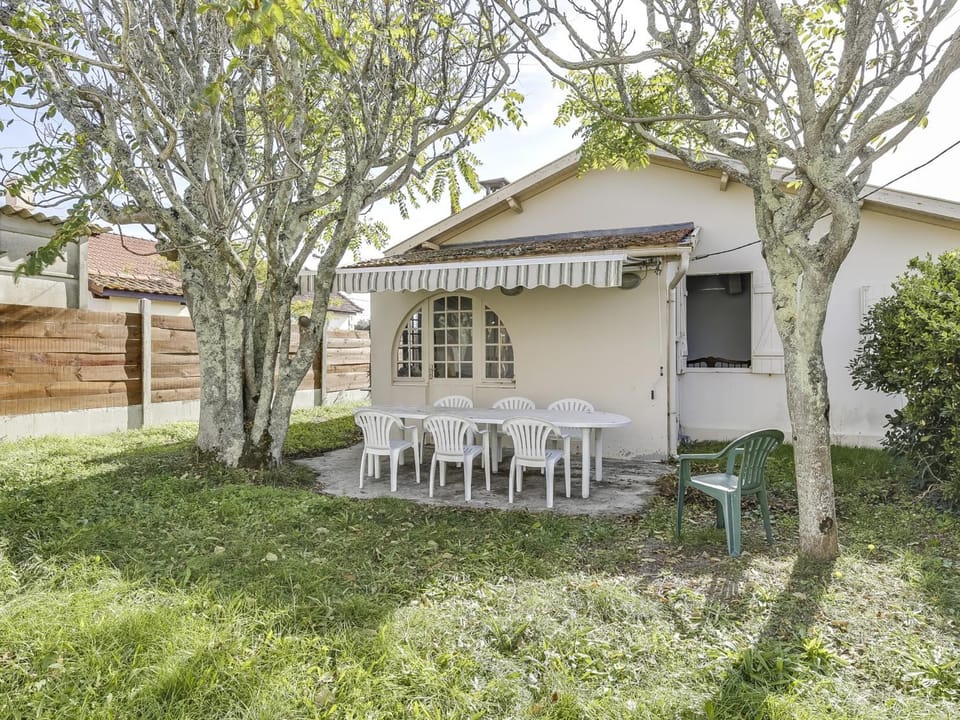 Maison de charme 3 ch. à 350m de la plage - jardin, BBQ, animaux admis, idéale pour 6 pers. - FR-1-521-111 House in Biscarrosse