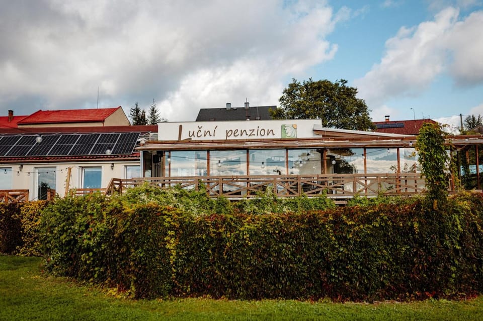 Property building, Restaurant/places to eat, Garden, Garden view, Breakfast