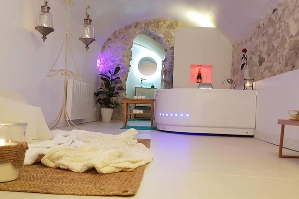 MAISON SAFRANIER villa balnéo vieil antibes House in Antibes