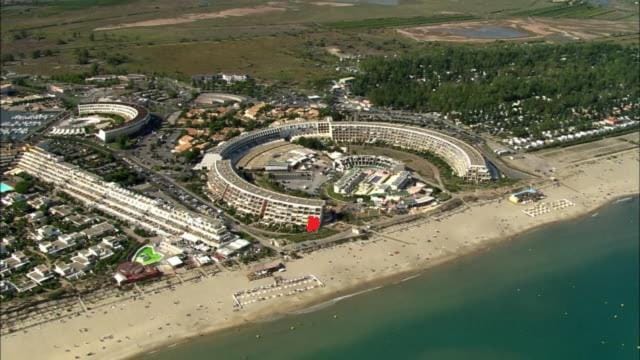 Off site, Bird's eye view, Location