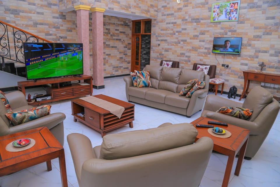 Communal lounge/ TV room