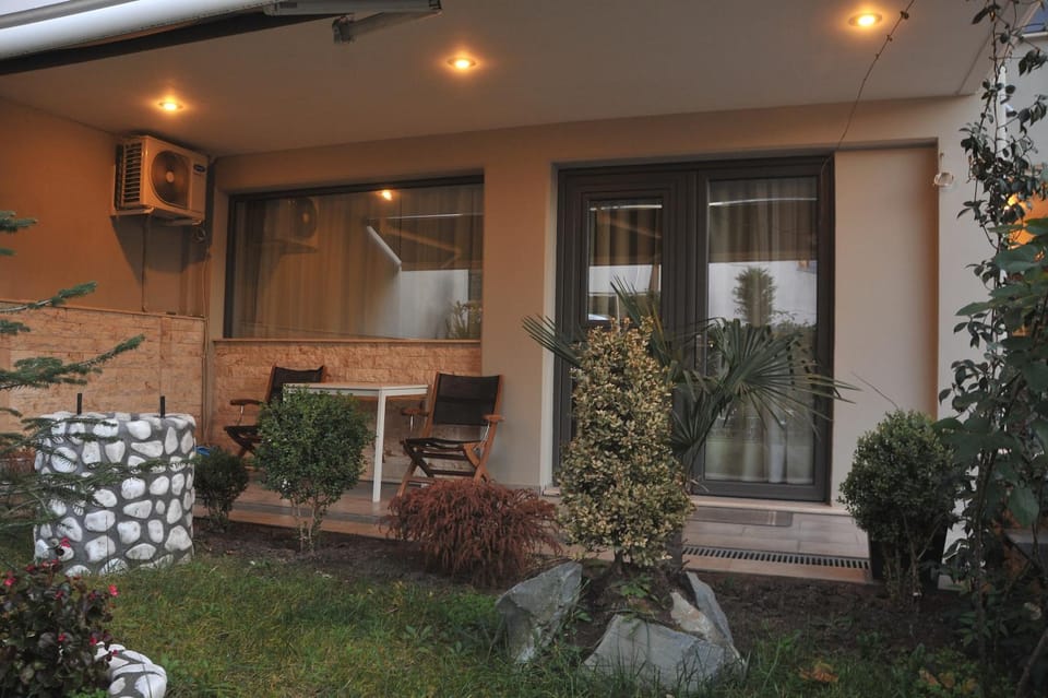 Patio, Facade/entrance, Garden