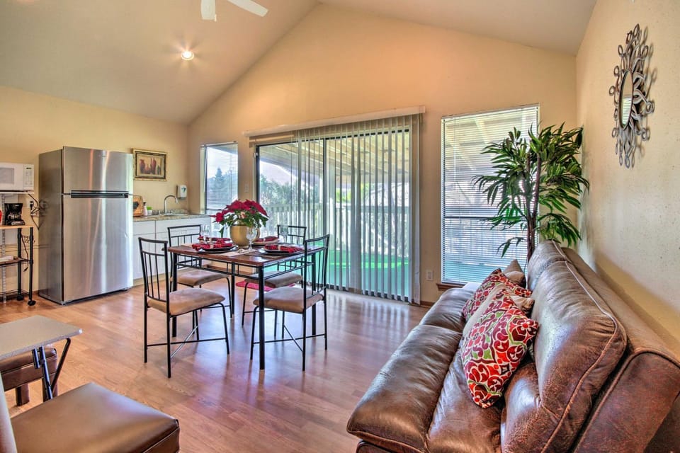 Quiet Rental w/ Balcony: 14 Mi to Downtown Houston Apartment in Harris County