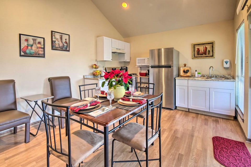 Quiet Rental w/ Balcony: 14 Mi to Downtown Houston Apartment in Harris County