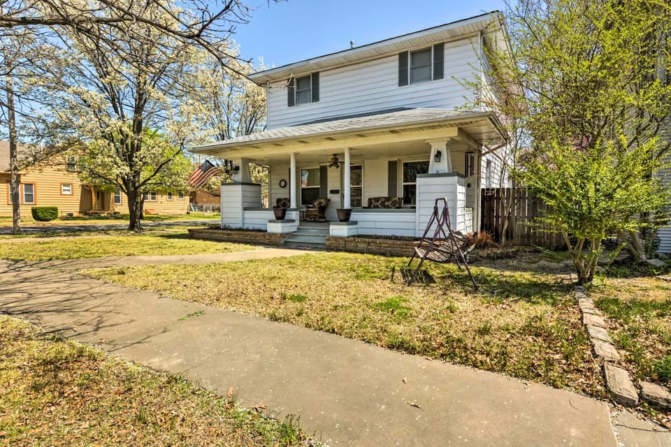 Charming Craftsman Home in Downtown Bartlesville! House in Bartlesville
