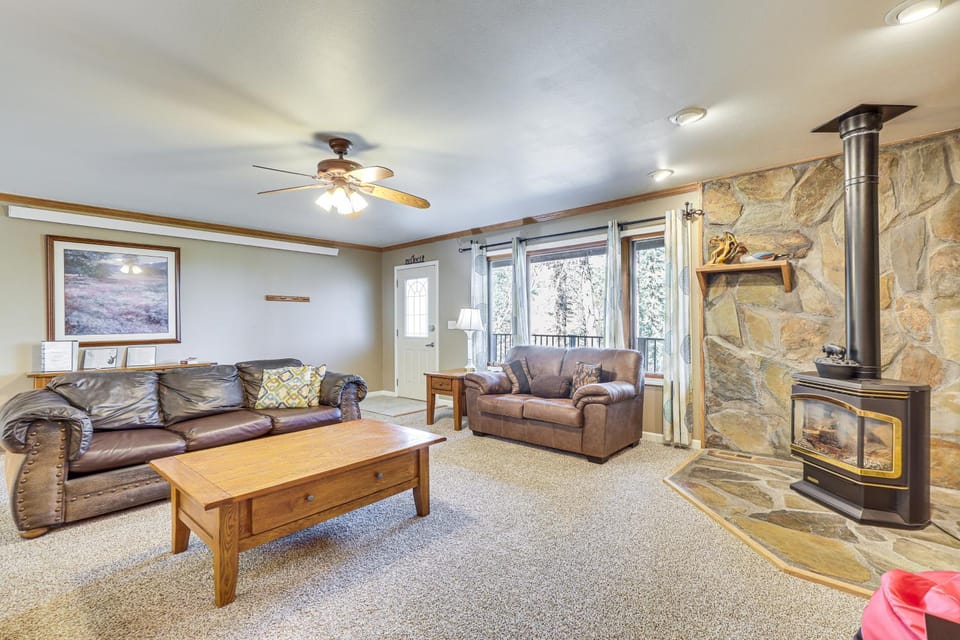 Hot Tub, Trailer Parking: Lead, Sturgis Rally Base House in North Lawrence