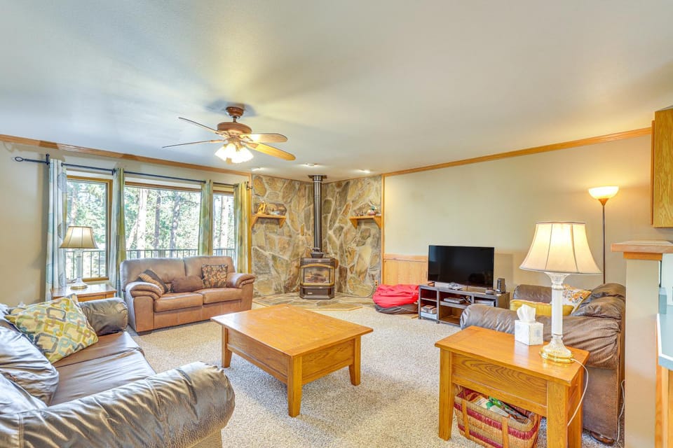 Hot Tub, Trailer Parking: Lead, Sturgis Rally Base House in North Lawrence