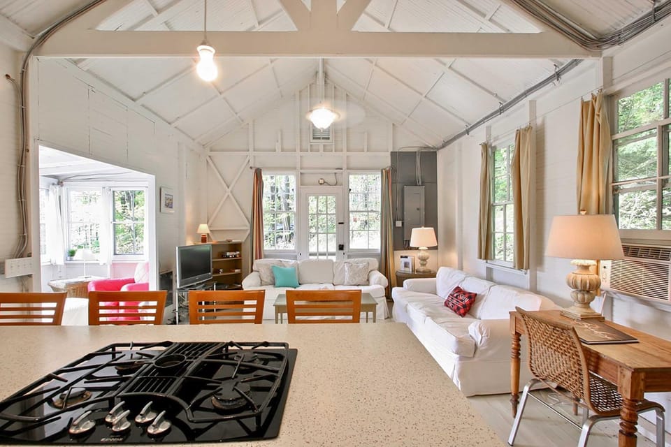 Cozy Stockbridge Cabin - Walk to Beach & Lake! Cabin in Stockbridge