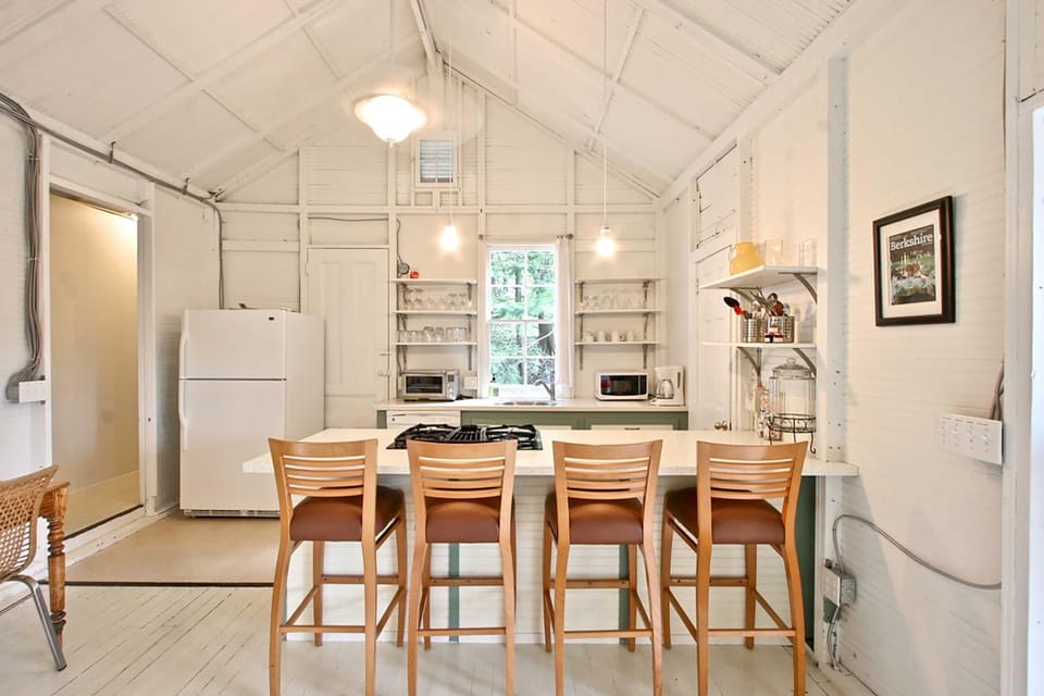 Cozy Stockbridge Cabin - Walk to Beach & Lake! Cabin in Stockbridge