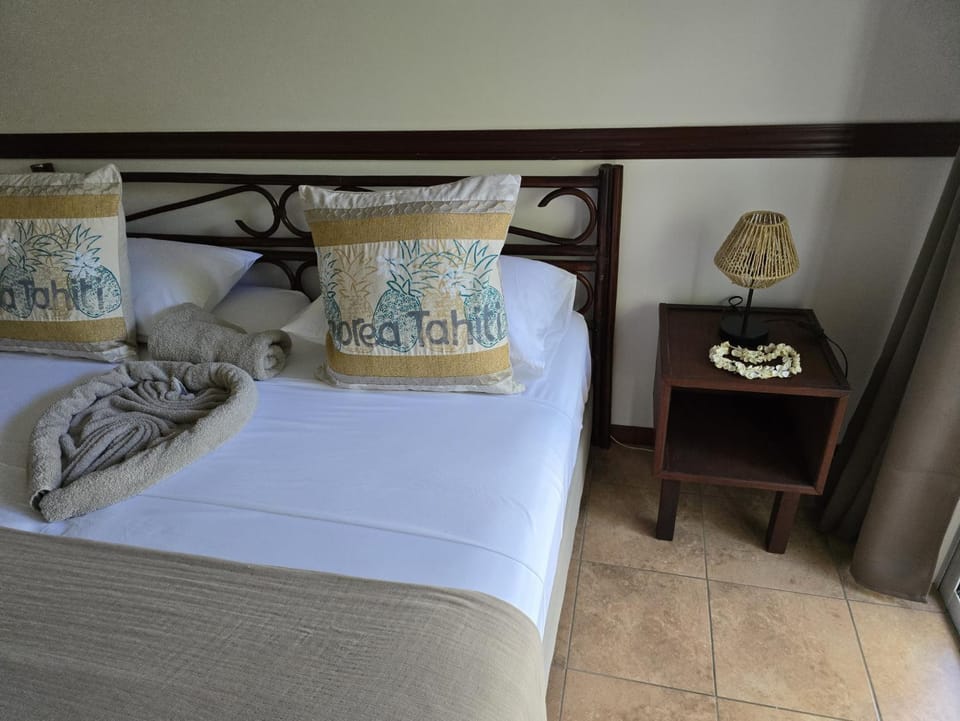Fare Le Flamboyant House in Moorea-Maiao